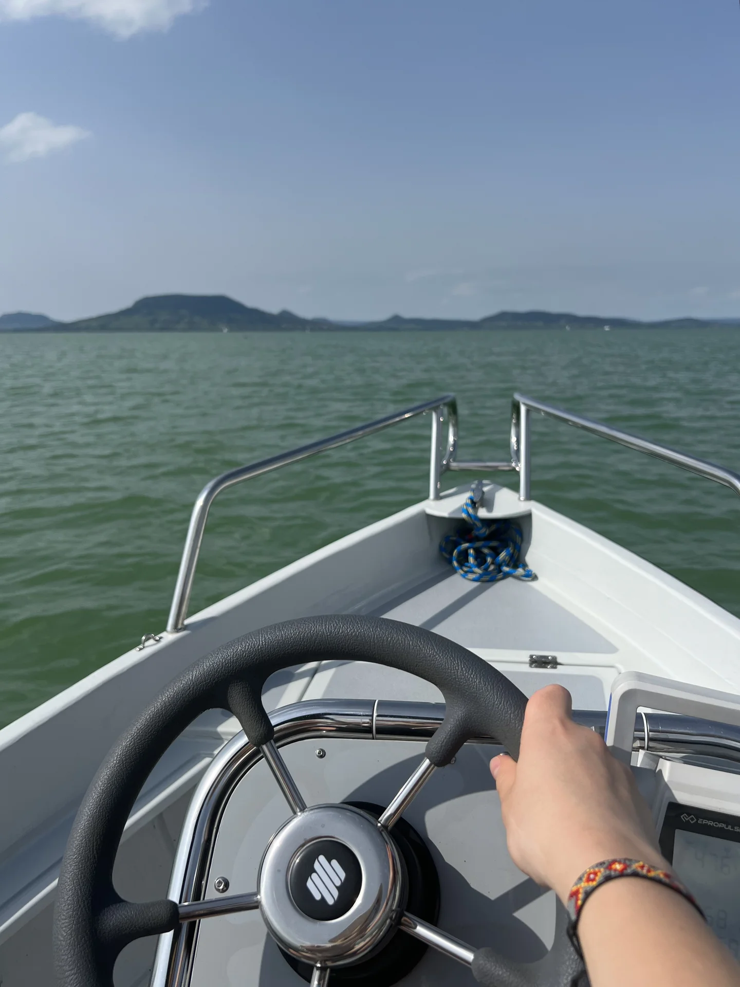 Prémium elektromos csónak részlet